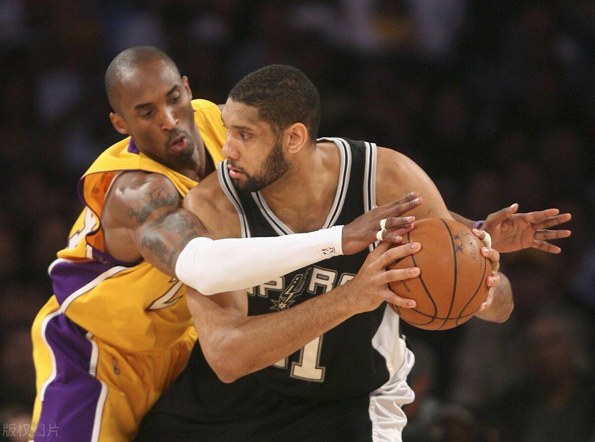 湖人浓眉哥篮下统治球队获胜（浓眉制霸内线，助湖人取胜）