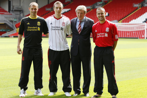 F1世界冠军现身2025阿布扎比大奖赛（F1世界冠军亮相2025年阿布扎比大奖赛）