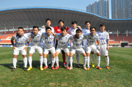 周末战巴萨！国王杯赛后一瘸一拐，安东尼：放心，有时间恢复（国王杯后跛行，安东尼称无大碍：周末战巴萨有时间恢复）