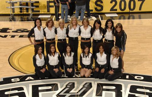 巴萨前高管：皇马就像校霸，只敢狂扁小朋友，碰到强的就缩了（巴萨前高管：皇马像校园恶霸，只会欺负弱小，遇到强者就怂）