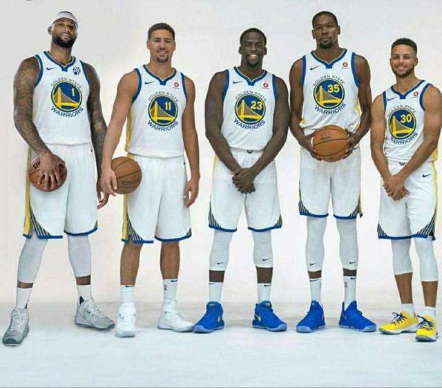 德天空：曼联已向莱比锡明确表示，他们仍在对谢什科的竞争中（德国天空体育：曼联已告知莱比锡，仍未退出谢什科争夺战）