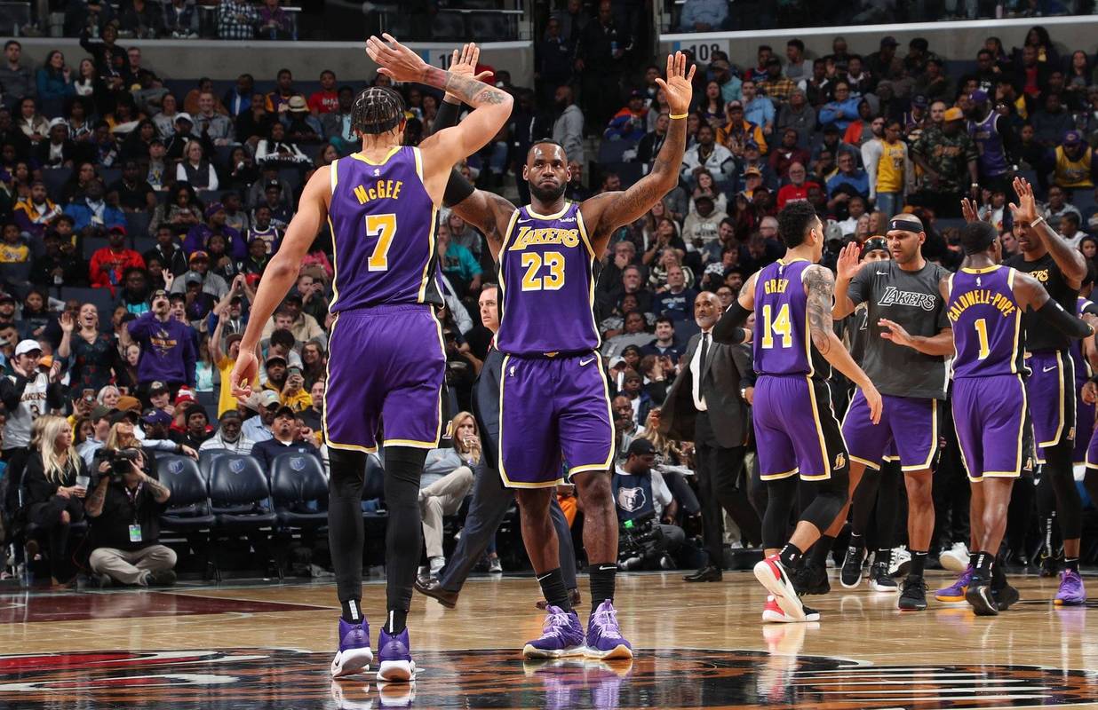 紧张与深夜会议……哈维·阿隆索的未来悬而未决（紧张升级与连夜磋商，哈维·阿隆索前途未卜）