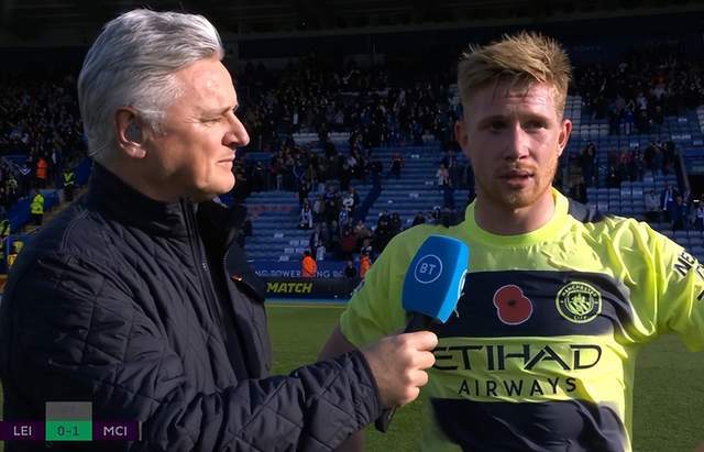 足球国足公开训练吸引千名球迷现场加油（国足公开训练现场迎来上千球迷助威）