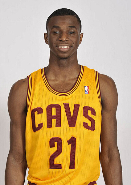 安东内拉晒为蒂亚戈庆生照，举办了一个巴萨主题生日派对（安东内拉晒出蒂亚戈生日照：巴萨主题派对热闹举行）