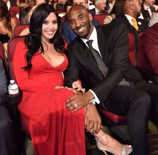 哥伦比亚11月大名单：J罗、迪亚斯领衔，里奥斯、卢库米在列（哥伦比亚11月名单出炉：J罗、迪亚斯领衔，里奥斯与卢库米入选）