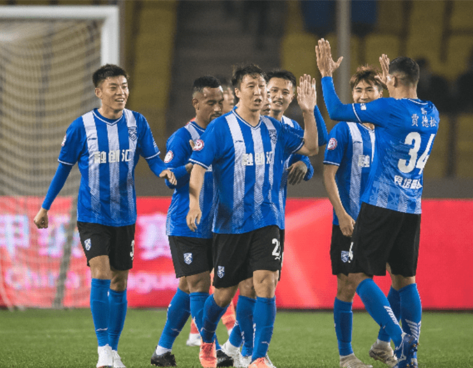 阿森纳领跑英超遭曼城紧追！主场战狼队成保分关键战（曼城步步紧逼，阿森纳守住榜首全靠主场对狼队这场关键战）