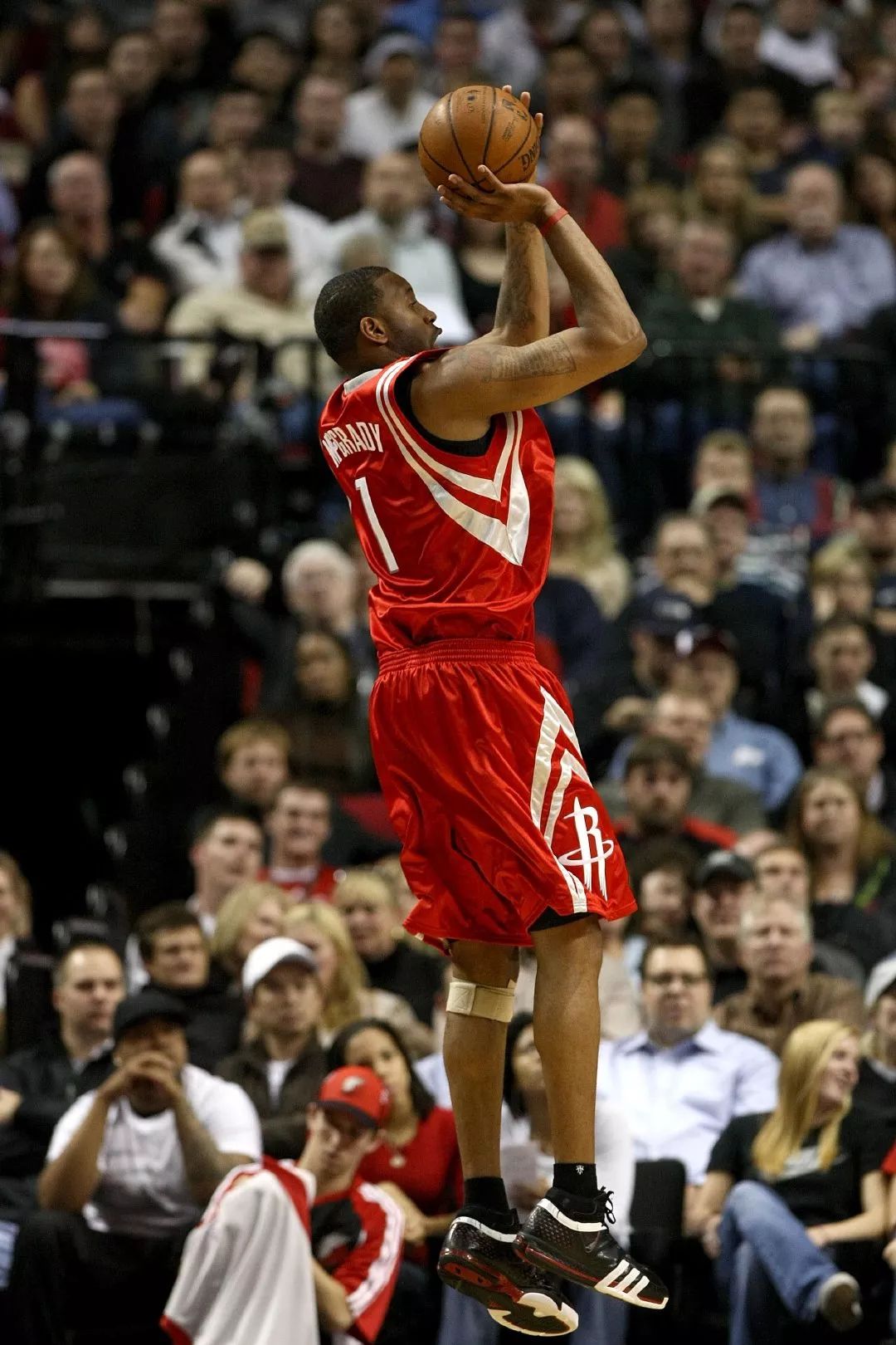 健身教练转行短跑选手拿下银牌刀锋战士减重几十公斤拿下银牌（前健身教练化身“刀锋战士”，减重数十公斤勇夺短跑银牌）