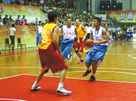 辽宁男篮王哲林连续得分超30（王哲林为辽篮连场砍下30+分）