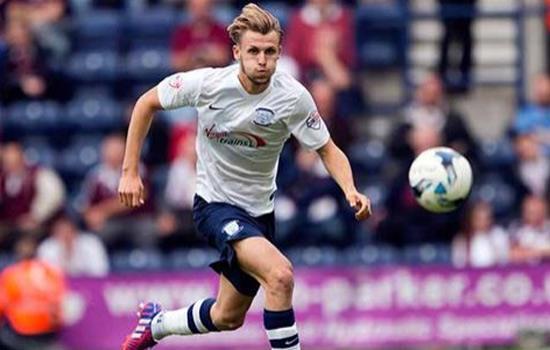 帕尔默缺席训练备战埃弗顿，复出计划稳步推进（帕尔默未参与备战埃弗顿训练，复出进程按计划推进）